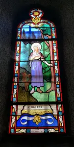 Vitrail de Sainte Elidie dans l'&eacute;glise de Saint Alyre d'Arlanc
